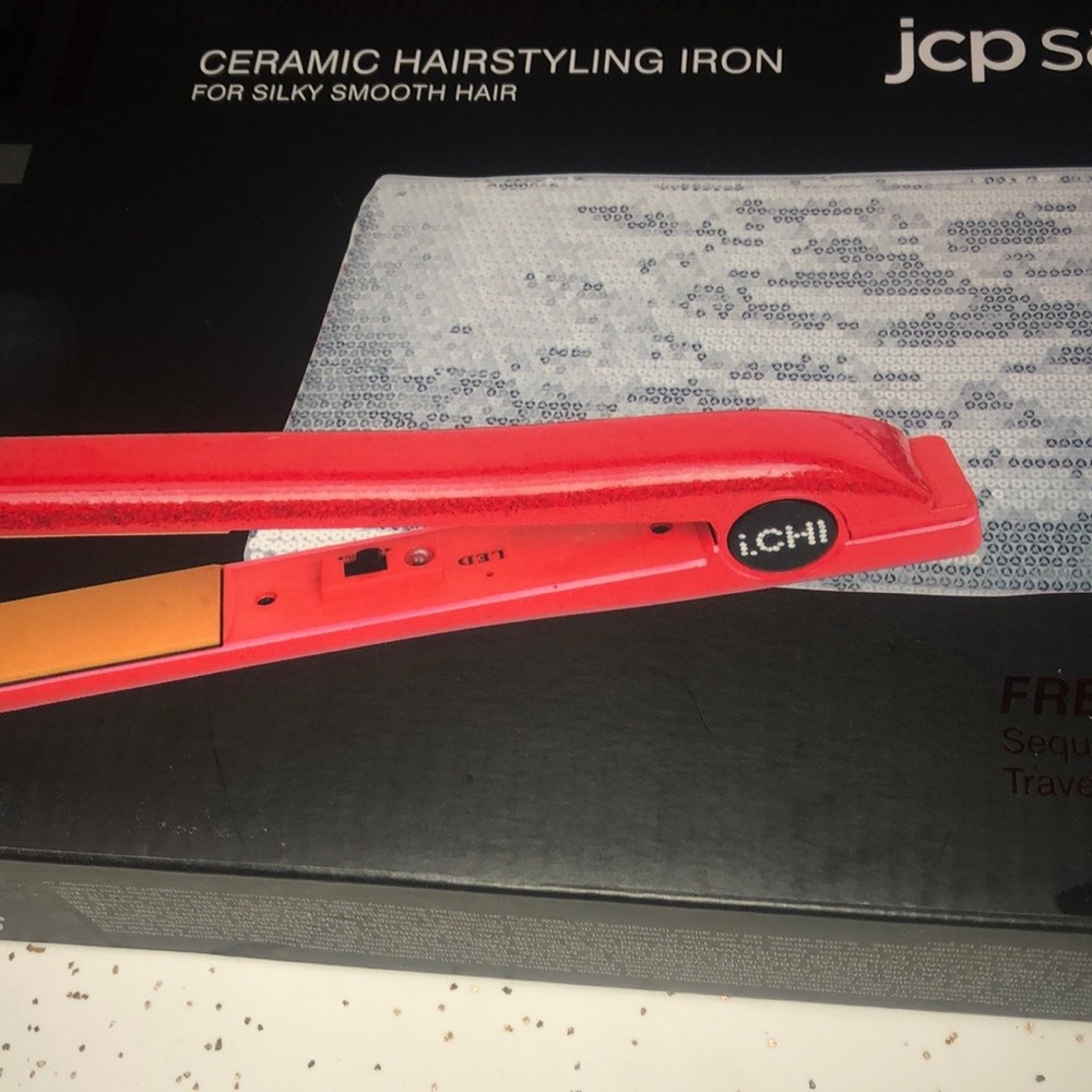 I ChI NWT straightening iron with sequined bag
